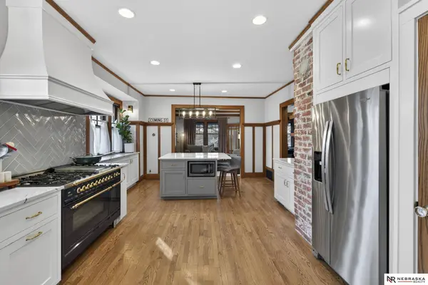 5004 Cuming Street, Omaha, NE 68132