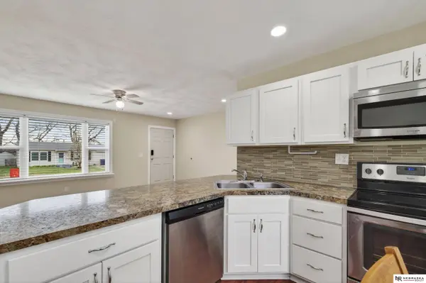 7406 S 69th Street, La Vista, NE 68128