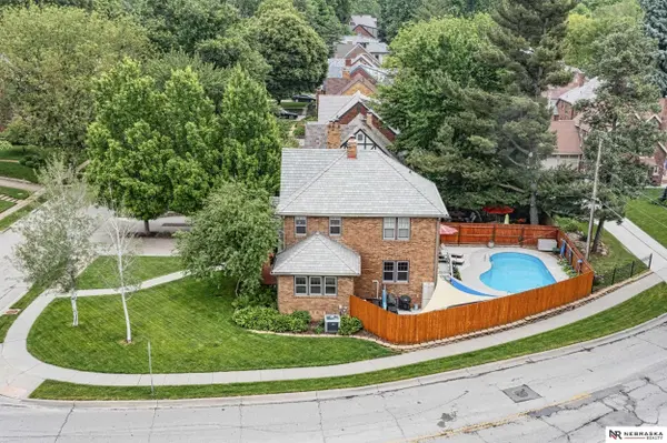 5043 Parker ST, Omaha, NE 68104