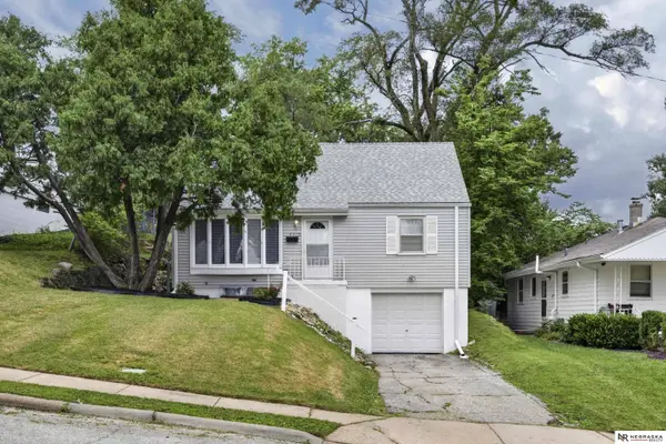4210 N 65th AVE, Omaha, NE 68104