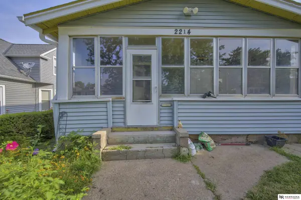 2214 Deer Park BLVD, Omaha, NE 68108