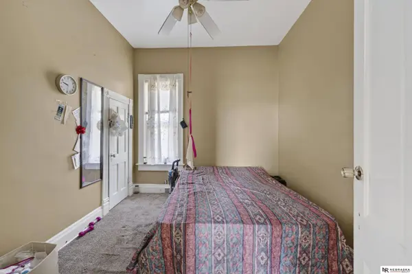2214 Deer Park BLVD, Omaha, NE 68108