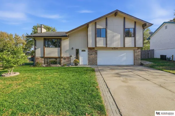 6220 NW 6th Street, Lincoln, NE 68521