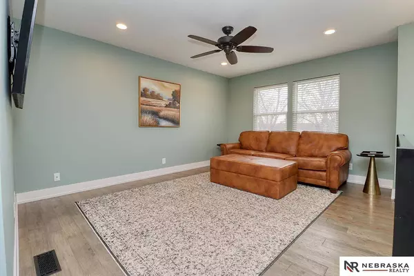 5327 Stonecliffe Drive, Lincoln, NE 68516