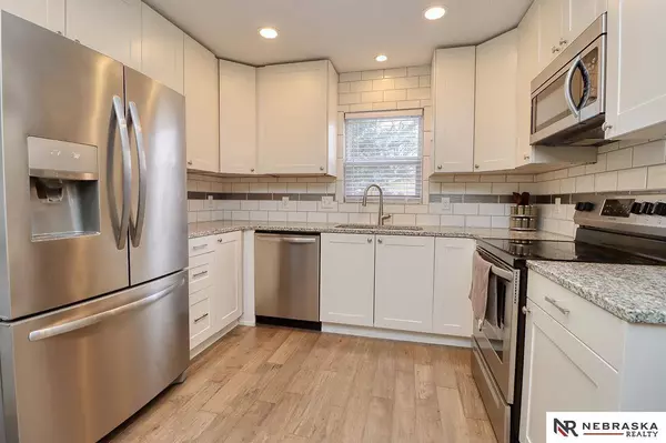 5327 Stonecliffe Drive, Lincoln, NE 68516