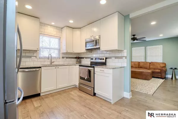 5327 Stonecliffe Drive, Lincoln, NE 68516