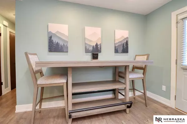 5327 Stonecliffe Drive, Lincoln, NE 68516