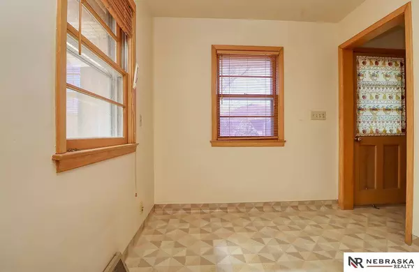 5715 Glade Circle, Lincoln, NE 68506