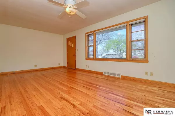 5715 Glade Circle, Lincoln, NE 68506