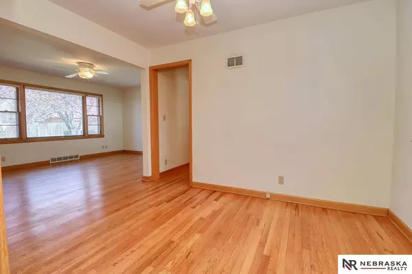 5715 Glade Circle, Lincoln, NE 68506