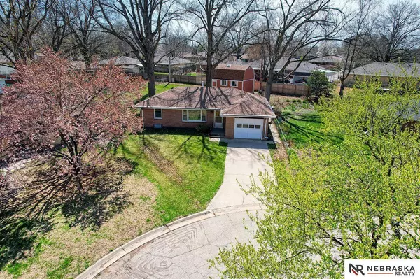 5715 Glade Circle, Lincoln, NE 68506