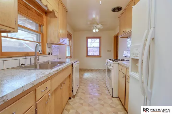 5715 Glade Circle, Lincoln, NE 68506