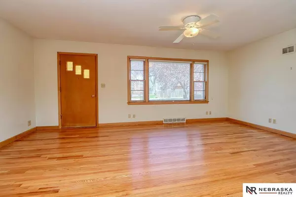 5715 Glade Circle, Lincoln, NE 68506