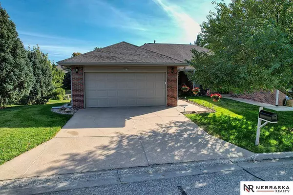 4927 Old Creek Road, Lincoln, NE 68516