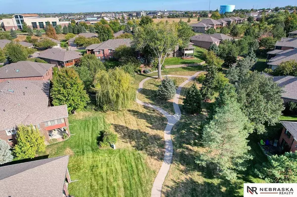 4927 Old Creek Road, Lincoln, NE 68516