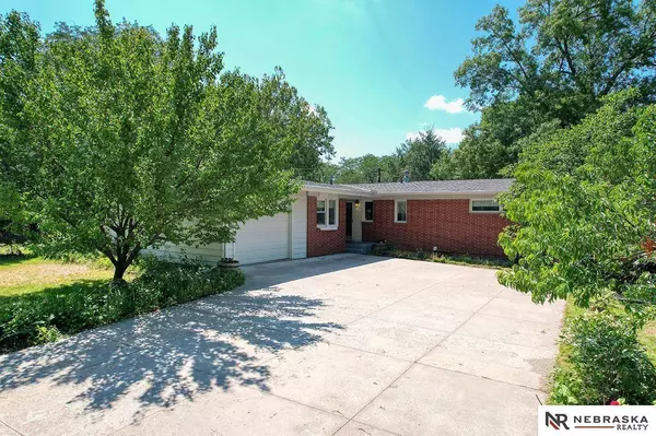 923 Moraine Drive, Lincoln, NE 68510