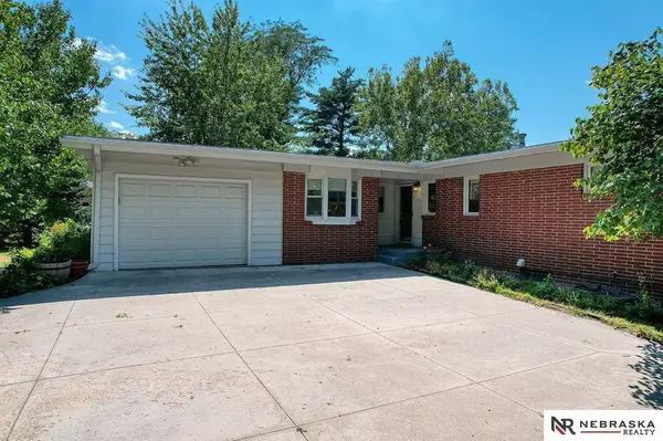 923 Moraine Drive, Lincoln, NE 68510