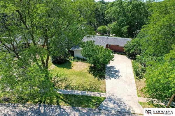 923 Moraine Drive, Lincoln, NE 68510