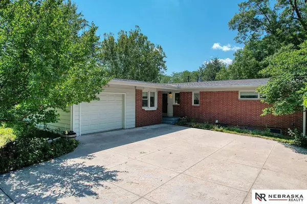 923 Moraine Drive, Lincoln, NE 68510