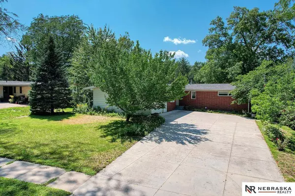 923 Moraine Drive, Lincoln, NE 68510