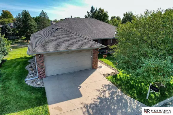 4927 Old Creek Road, Lincoln, NE 68516