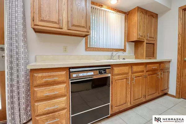 3024 Stephanos Drive, Lincoln, NE 68516