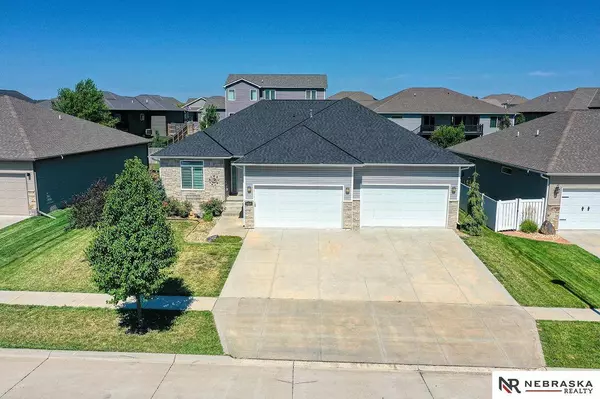 1225 N 101st Street, Lincoln, NE 68527