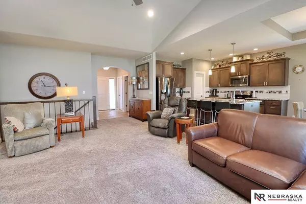 1225 N 101st Street, Lincoln, NE 68527