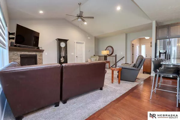 1225 N 101st Street, Lincoln, NE 68527