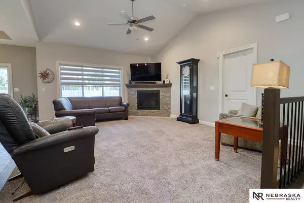 1225 N 101st Street, Lincoln, NE 68527