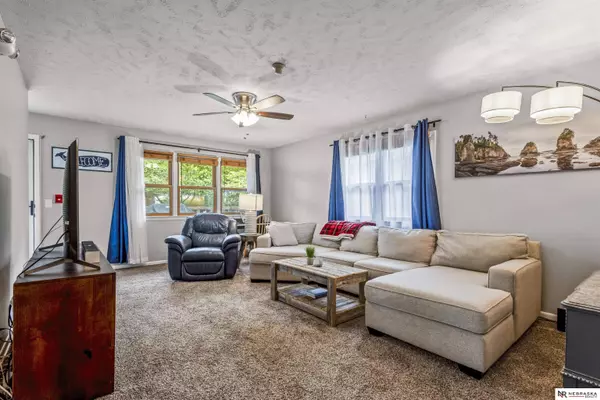 6123 Lafayette Avenue, Omaha, NE 68132