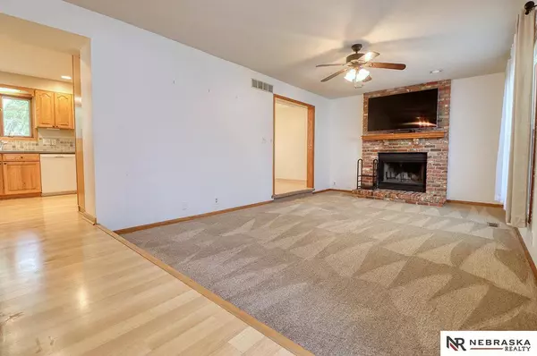 8017 Meredeth Street, Lincoln, NE 68506