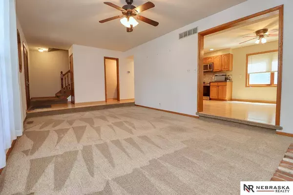 8017 Meredeth Street, Lincoln, NE 68506