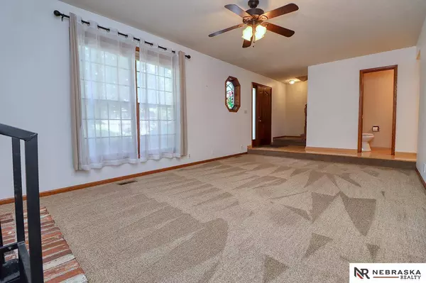 8017 Meredeth Street, Lincoln, NE 68506