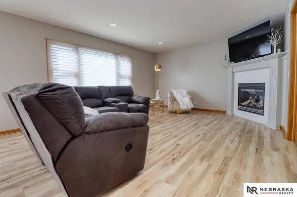 6151 Glass Ridge DR, Lincoln, NE 68526