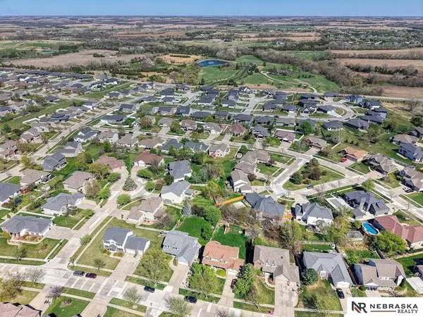 6151 Glass Ridge DR, Lincoln, NE 68526