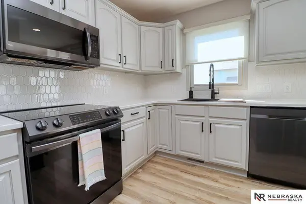 6151 Glass Ridge DR, Lincoln, NE 68526