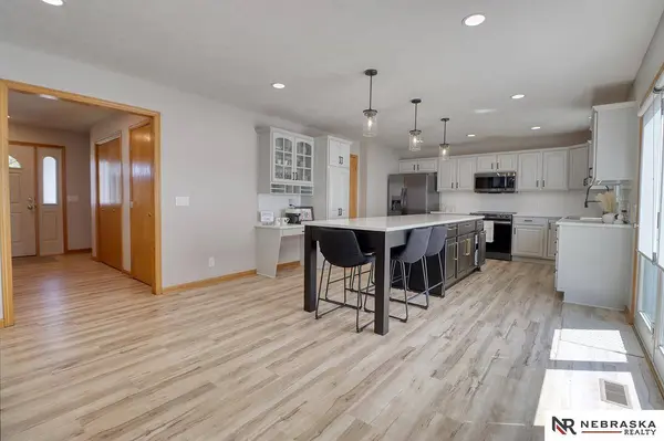 6151 Glass Ridge DR, Lincoln, NE 68526