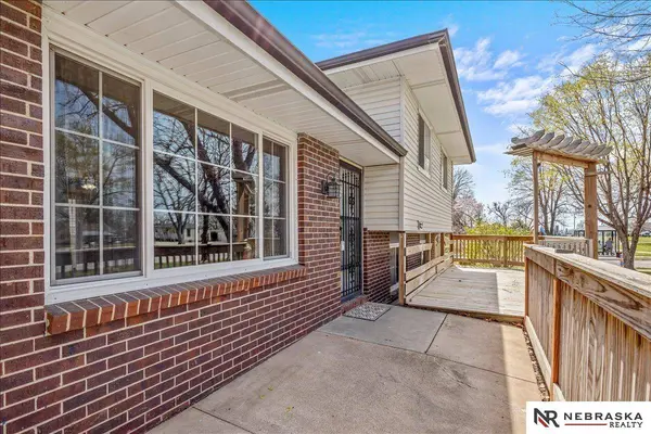 300 N Coddington Avenue, Lincoln, NE 68528