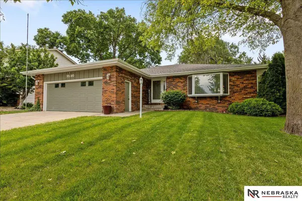 3520 S Hope CT, Lincoln, NE 68502