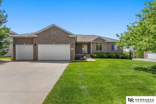 2525 Ridgeline CT, Lincoln, NE 68512