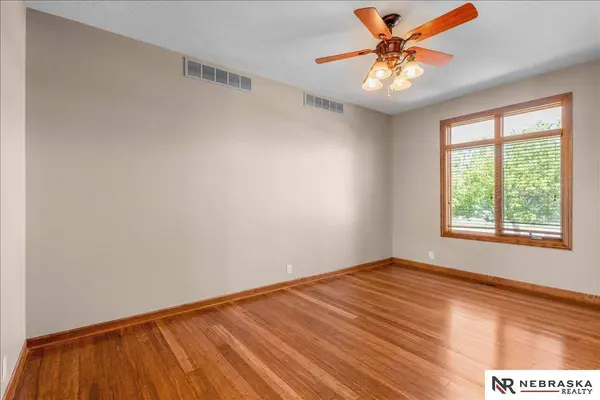 2525 Ridgeline CT, Lincoln, NE 68512