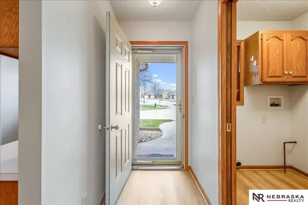 803 Clearwater CIR, Beatrice, NE 68310