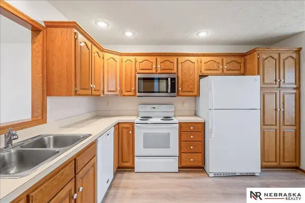 803 Clearwater CIR, Beatrice, NE 68310