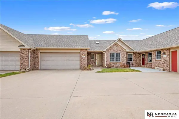 803 Clearwater CIR, Beatrice, NE 68310
