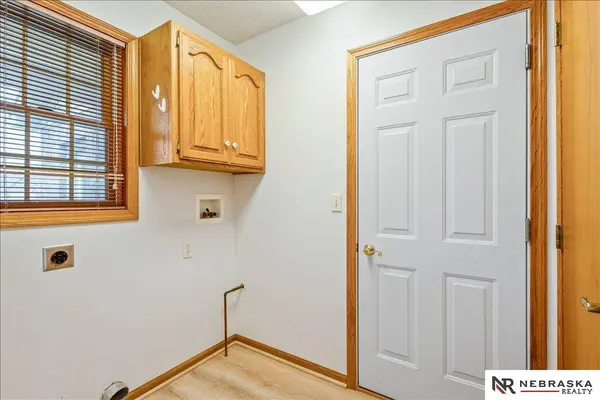 803 Clearwater CIR, Beatrice, NE 68310