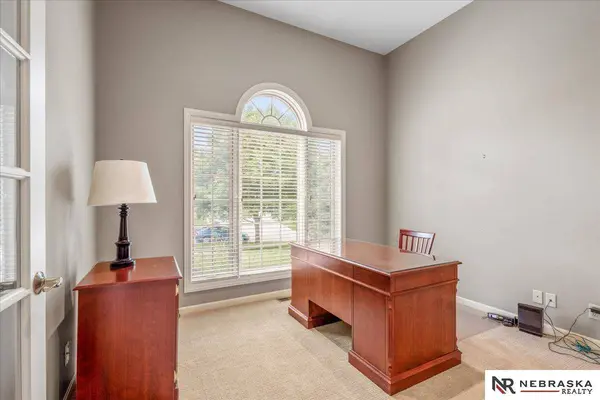 9030 Whispering Wind RD, Lincoln, NE 68512