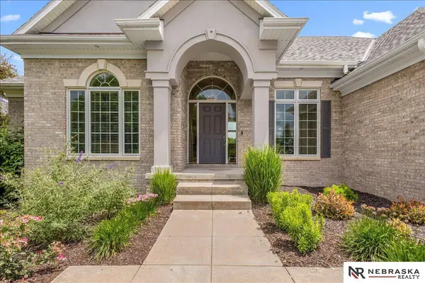 9030 Whispering Wind RD, Lincoln, NE 68512