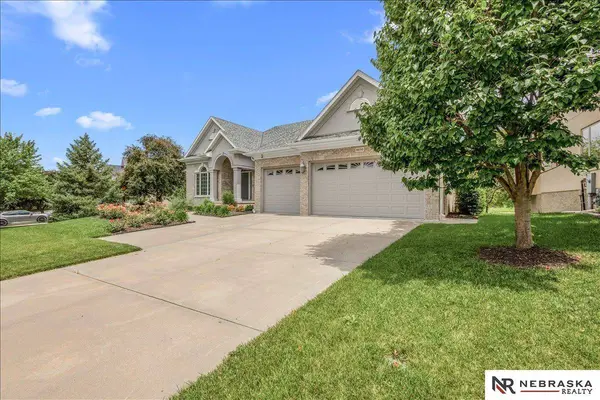 9030 Whispering Wind RD, Lincoln, NE 68512
