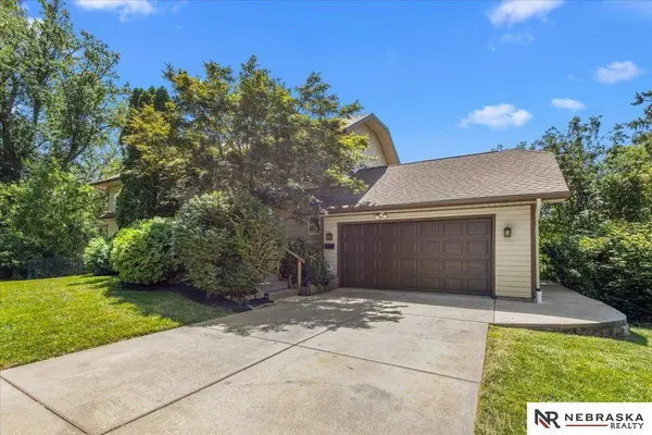 3235 S Summit BLVD, Lincoln, NE 68502